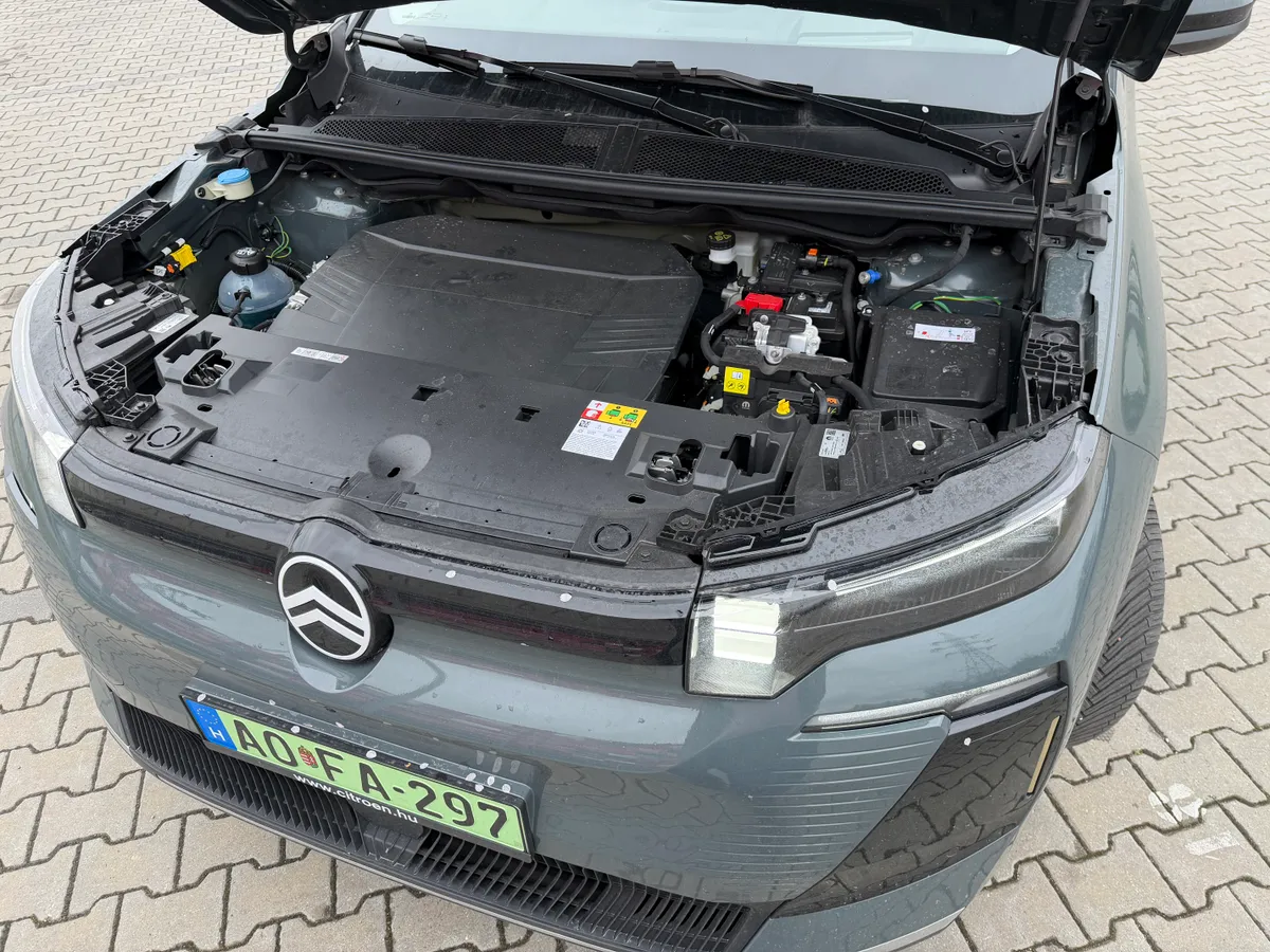 Fotó a Citroën ë-C5 Aircross motorjáról.