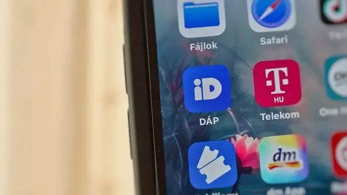 Már több mint 3 millió magyar zsebében ott a jövő!