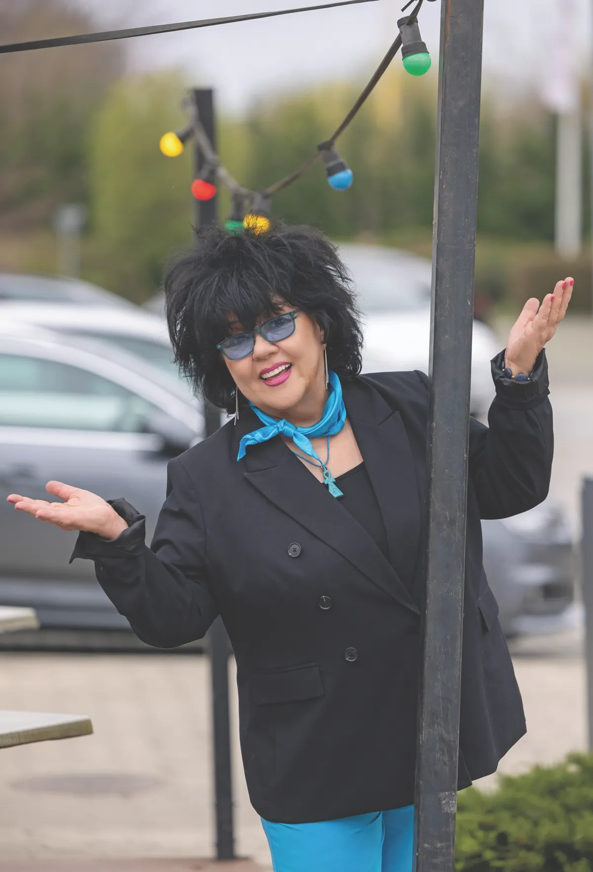 Dolly ugyan egyedül él, de nem magányosan