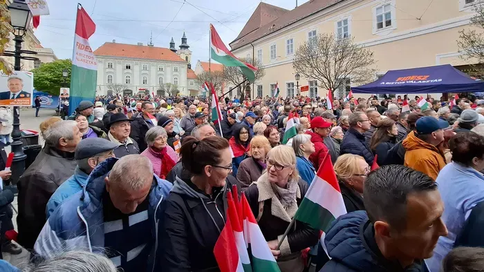 Hatalmas a tömeg Orbán Viktor országjárásán