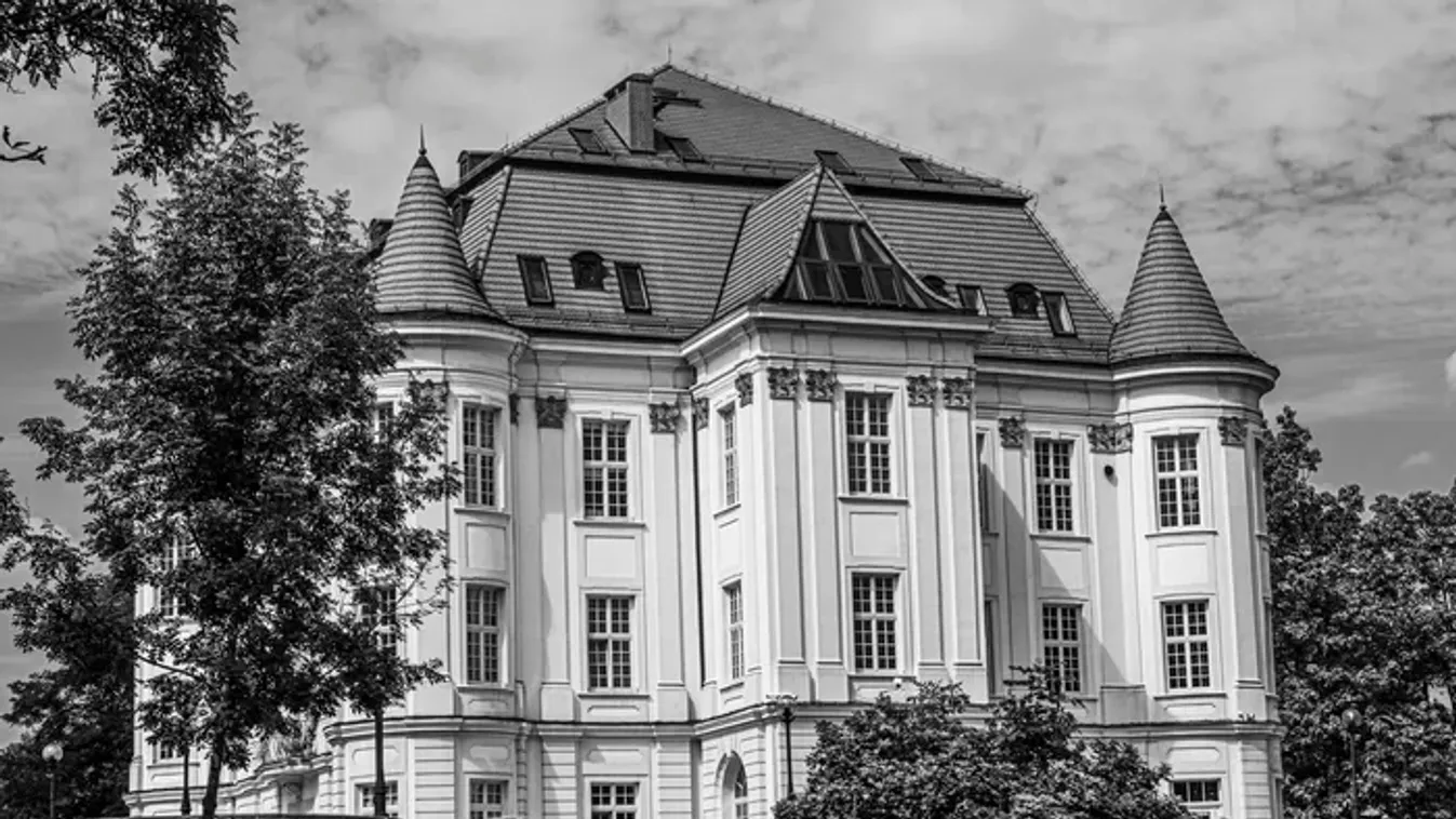 Lebukott a milliárdos: luxuskastélyból a börtönbe kerül