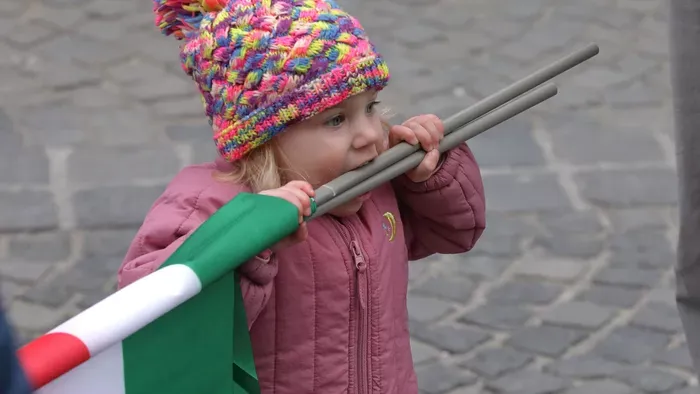 Országjárás: Lelkes gyermekek lengették a magyar zászlót - Galéria