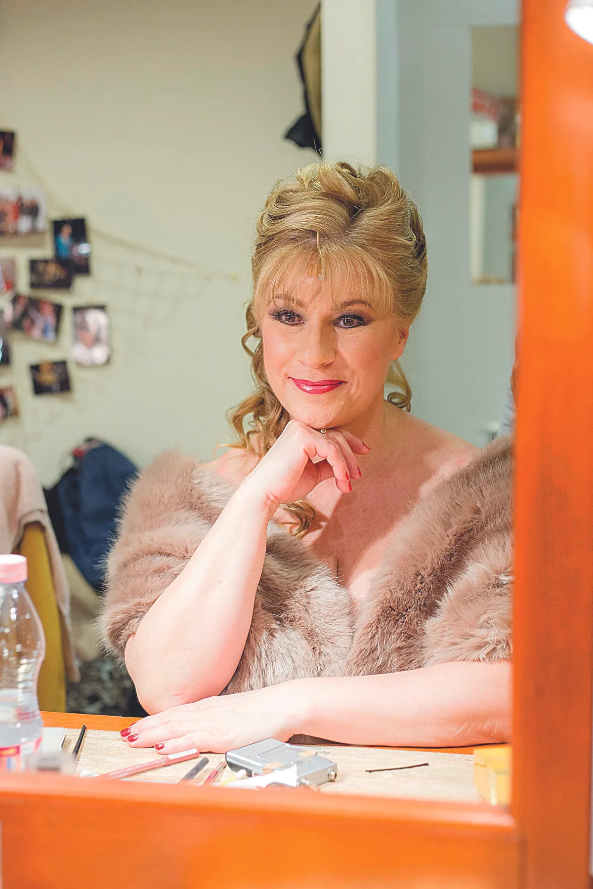 Sáfár Mónika férje joggal büszke kedvesére, Csárdáskirálynőként szinte ragyogott