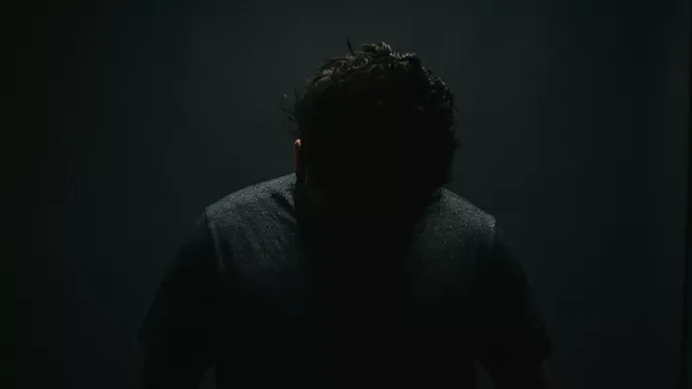  Brutális kényszer: Ruben nem tudja abbahagyni az öncsonkítást, percek alatt eltűnik a szemöldöke