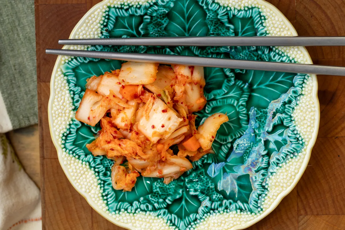 Kimchi egy tányéron.