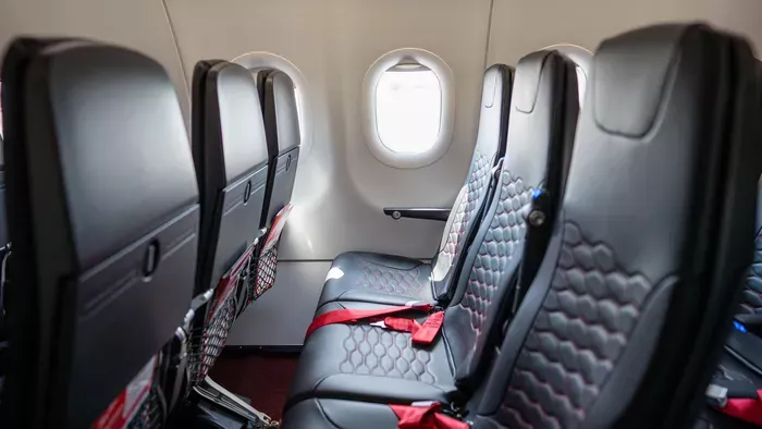 Üres széksor a repülőn? Ezzel a trükkel szinte garantált