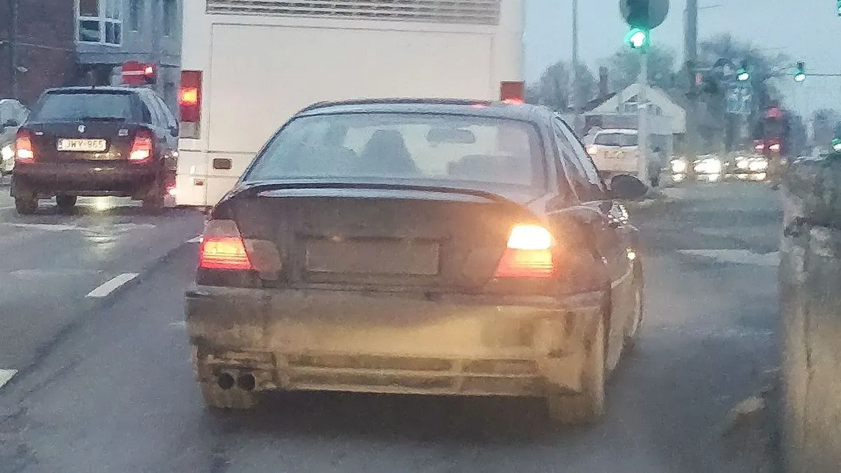 Gyorshajtásért és még a koszos rendszámért is büntethetnek a hatóságok