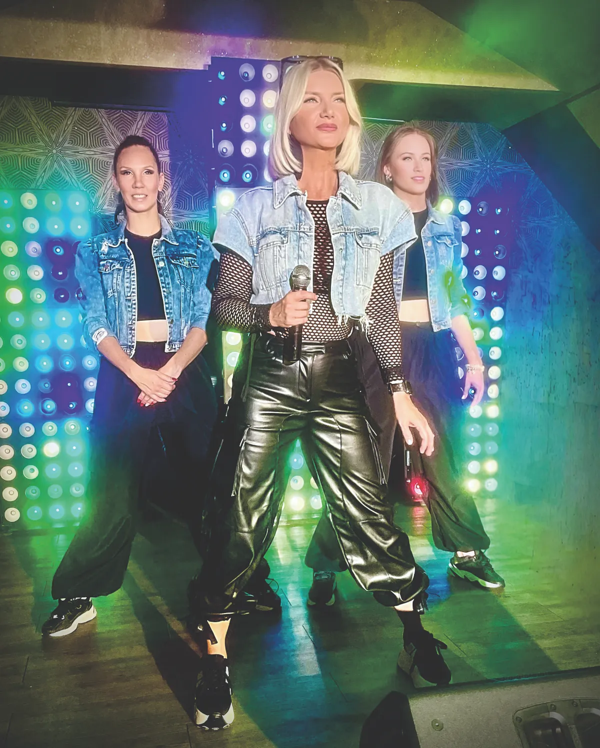 Miss Bee még mindig gyönyöű a színpadon.