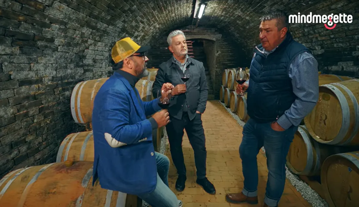 Gianni és Miki hazánk egyik legfinomabb vörösborának kóstolásakor