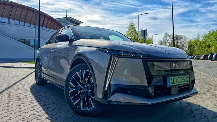 DS N°8 teszt: ilyen az elektromos luxus francia módra