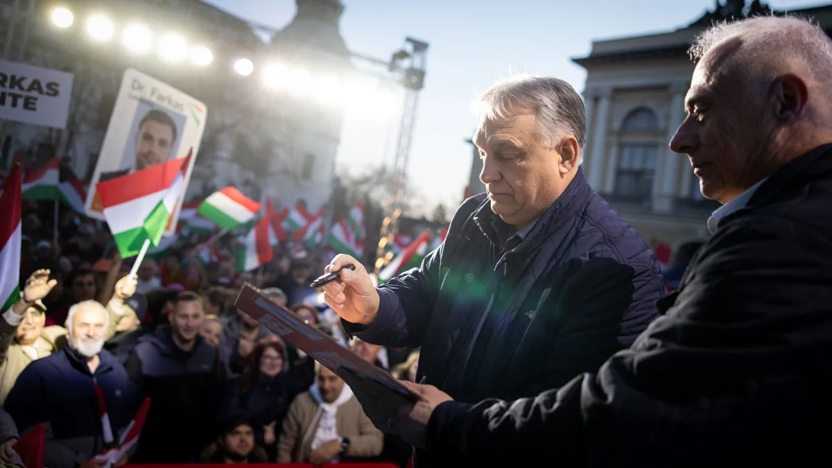 Orbán Viktor Szentesen is elemében volt, zseniálisan némította el a maroknyi Tiszás csapatot