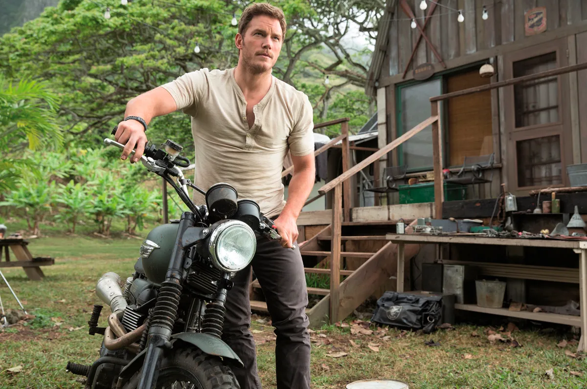 A Jurassic World Owen Grady-jének kunyhója romokban hever a viharok miatt.