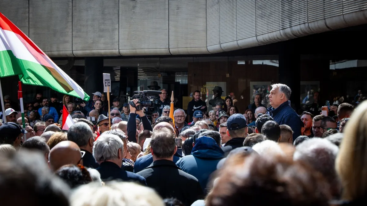 „Viktor! Viktor!” - Elképesztő tömeg gyűlt össze Orbán Viktor miatt Salgótarjánban
