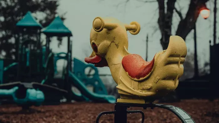  Használt tűkkel szurkálták a társaikat az ikrek