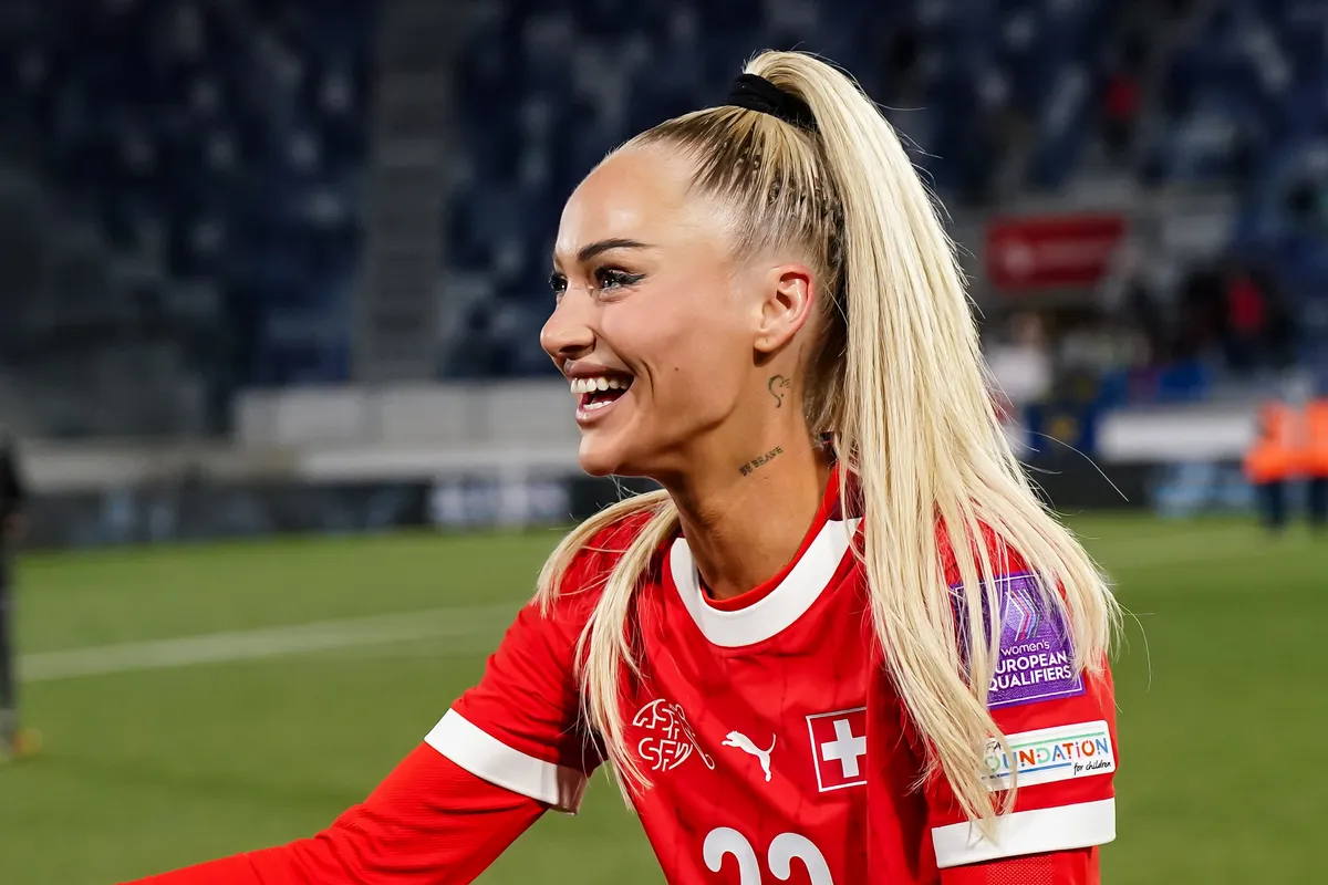 Alisha Lehmann svájci válogatott női futballista és a Leicester City légiósa