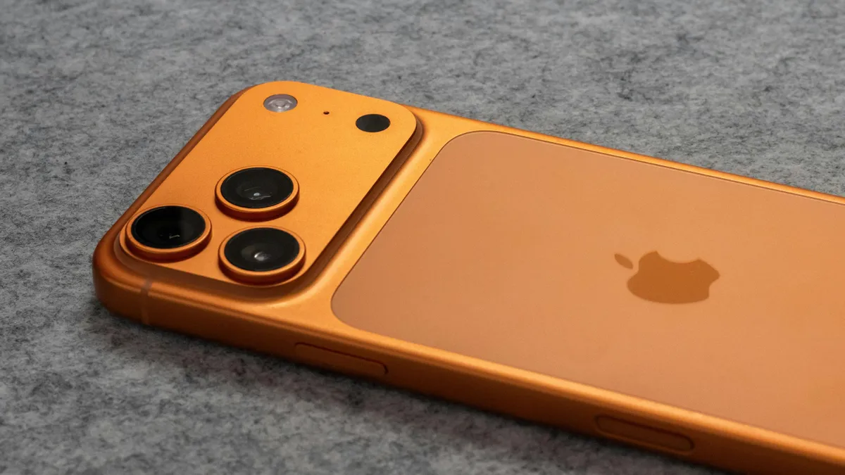 Hatalmas képernyő, ugyanaz a méret: Ilyen lesz az új iPhone 18