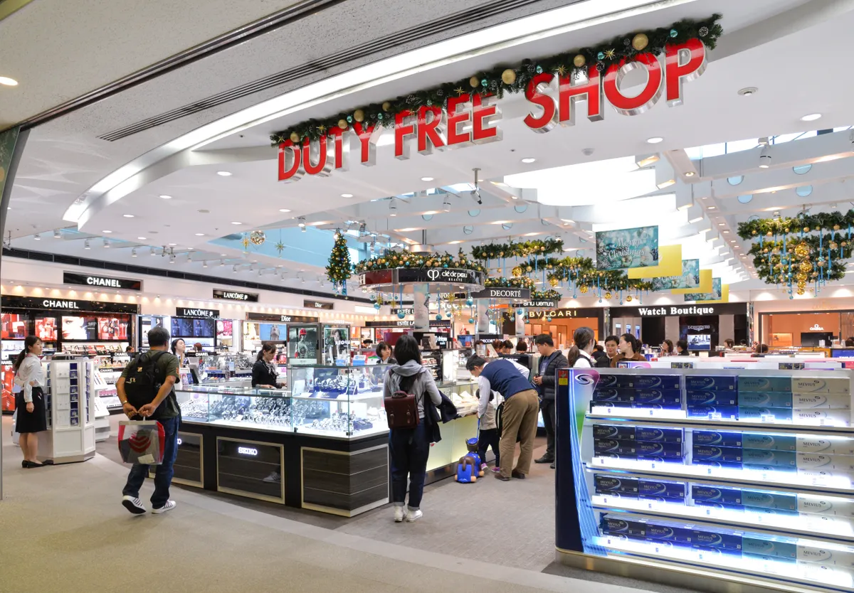 A duty free üzletben vásárolt csomag beletartozik a kézipoggyász méretébe?