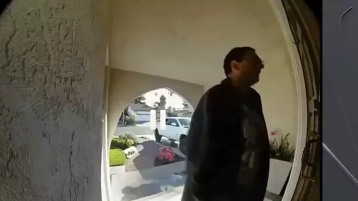 Édesapja rohant haza és védte meg lányát