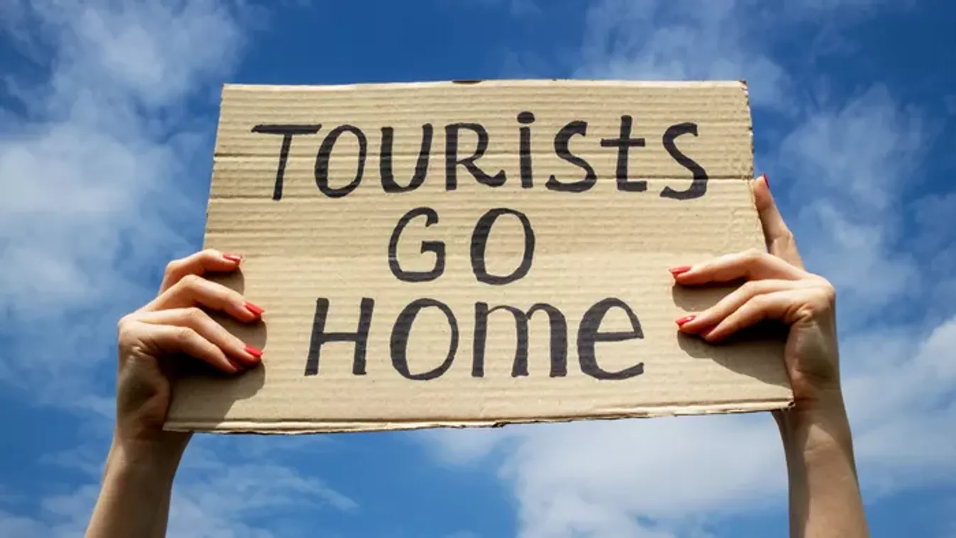 „Turisták, menjetek haza” – Brutális módszerekkel üldözik a nyaralókat Mallorcán