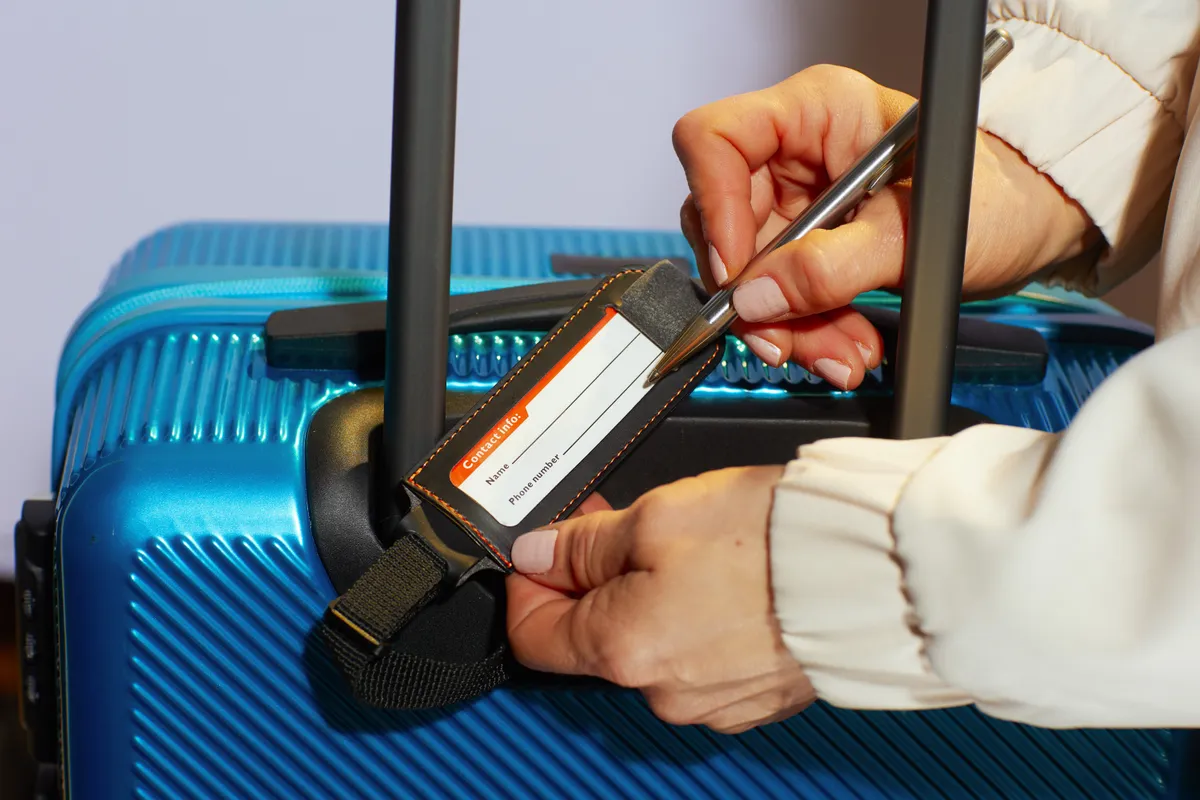 Egy tolvaj ellophatja az adataidat, ha kiírod a bőröndödre.