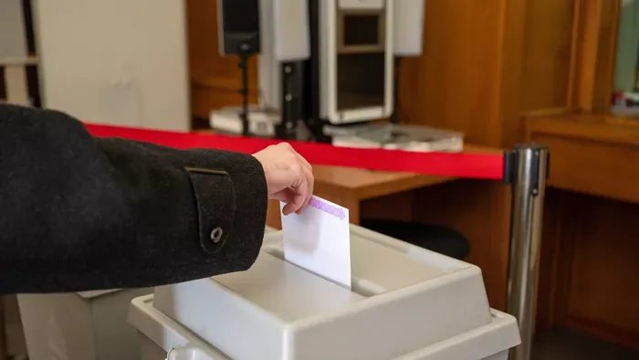 Halálosan megfenyegettek egy idős nőt a tiszások