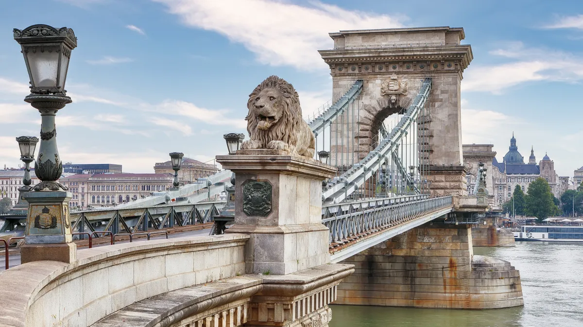 A Lánchídról vethette le magát a két hete eltűnt családapa