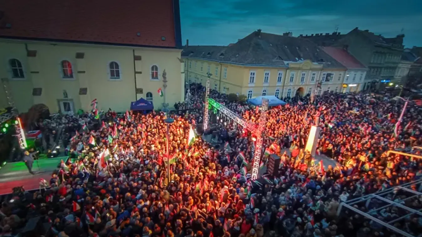 Szemmel nem lehetett látni a tömeg végét, annyian hallgatták Orbán Viktort Szombathelyen
