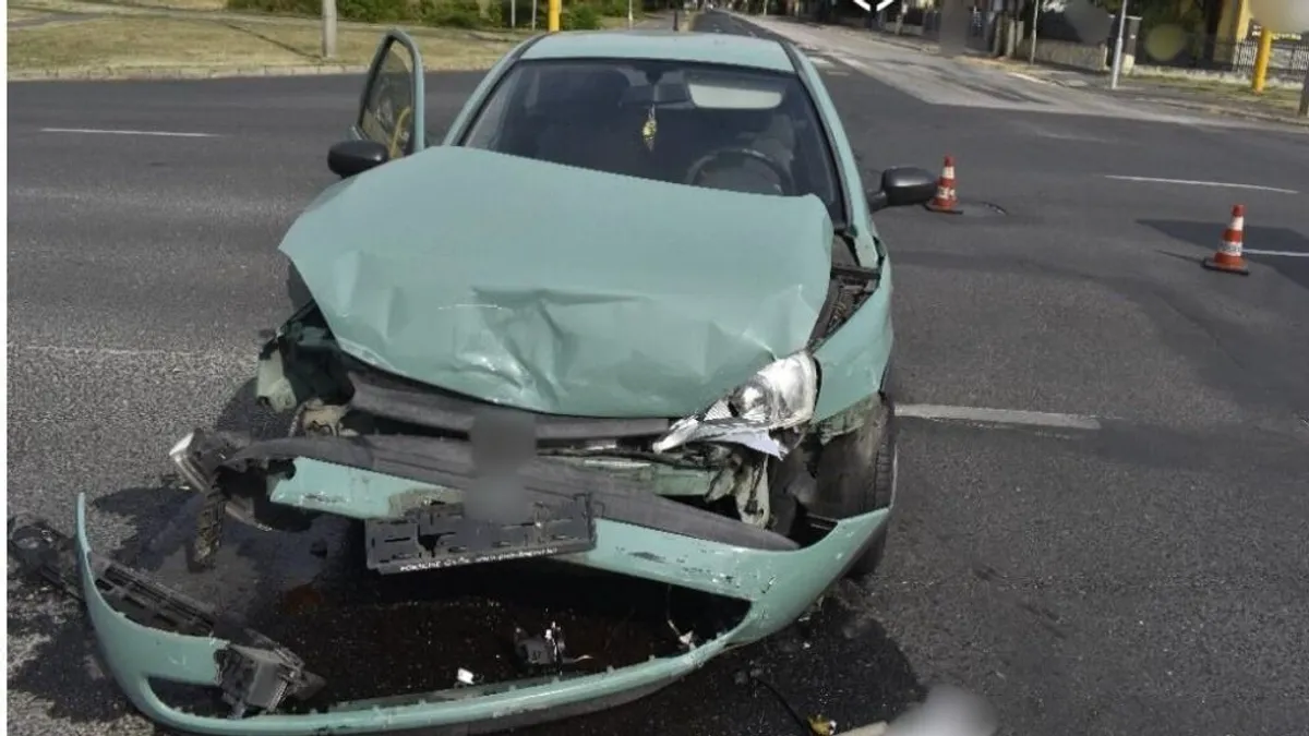 Piros lámpán hajtott át a győri sofőr, brutális baleset lett a vége