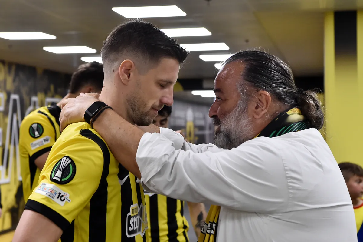 Varga Barnabás és csapattársai néma csendben hallgatták végig az AEK Athén tulajdonosának a beszédét