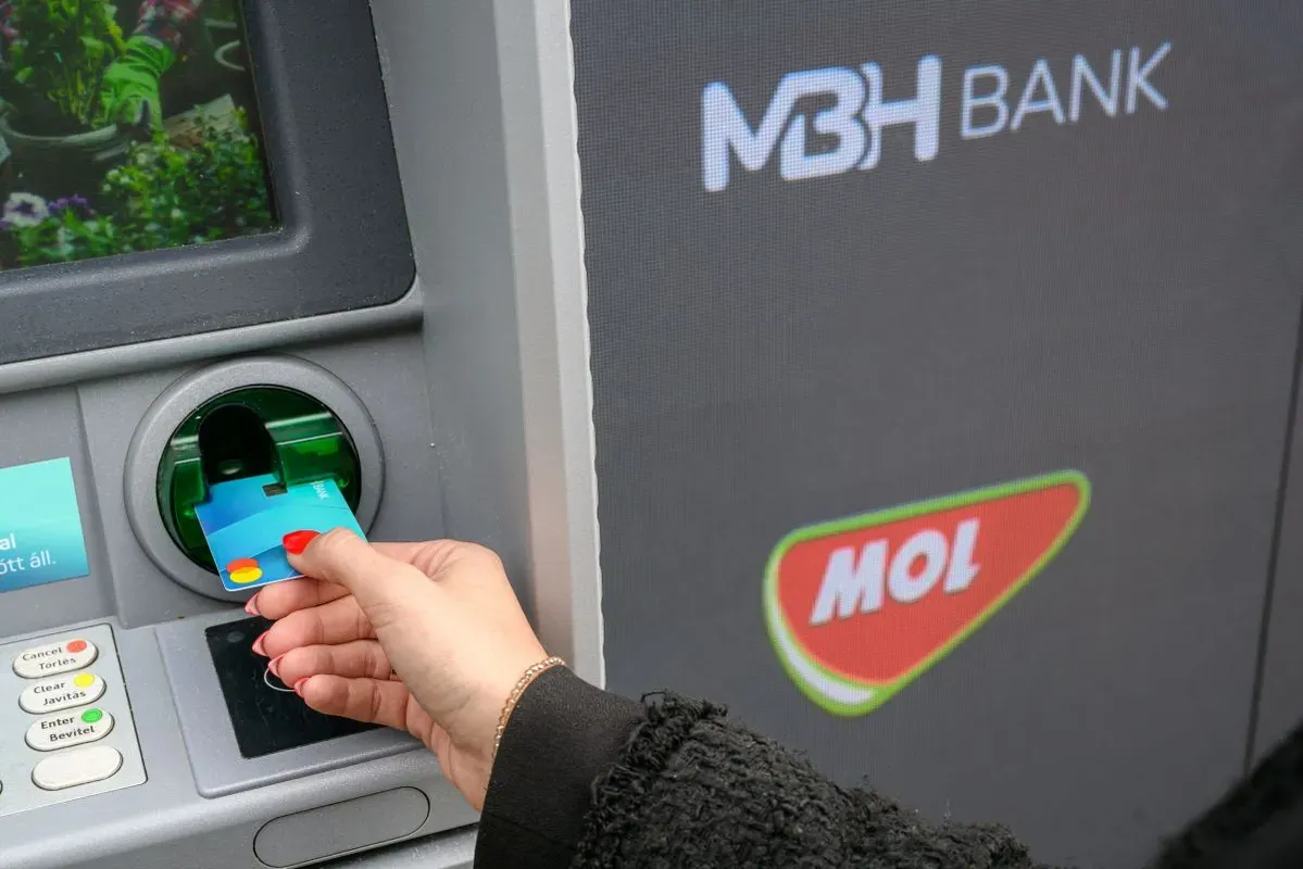 Mutatjuk, milyen leállásokkal kell számolniuk az MBH-ügyfeleknek április fennmaradó részében!