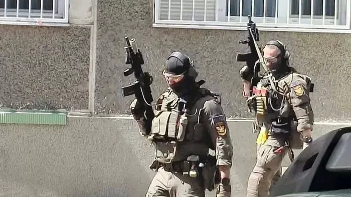 TEK-esek leptek el egy házat Kelenföldön