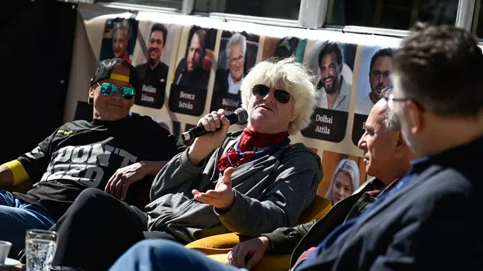 Mi a közös Müller Péter Sziámiban és Krausz Ferencben?