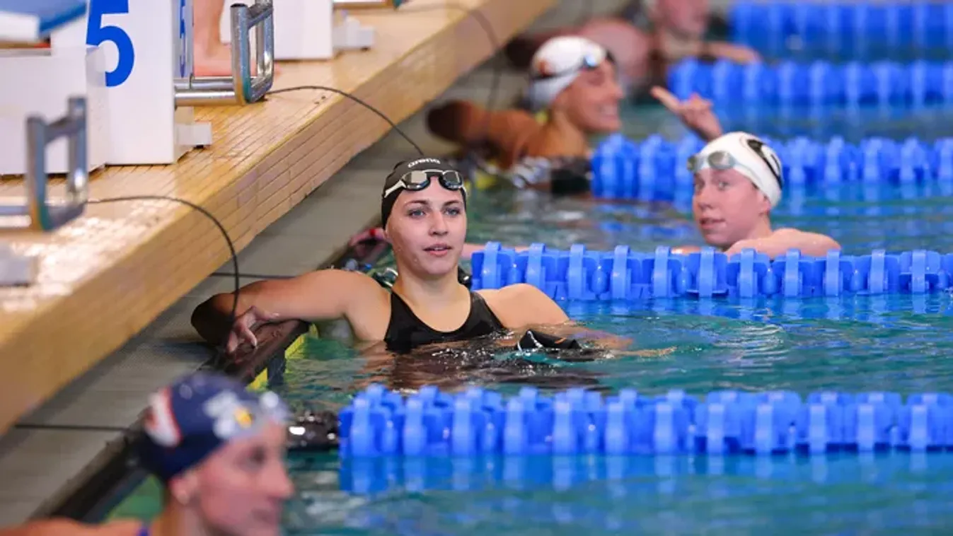 Minden szem rá szegeződött: Milák Kristóf dögös exe miniruhában tűnt fel