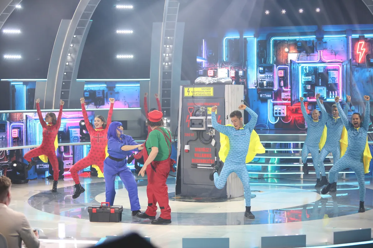 Lajcsiék még ironikusanvillanyt is szereltek A Nagy Duett színpadán  