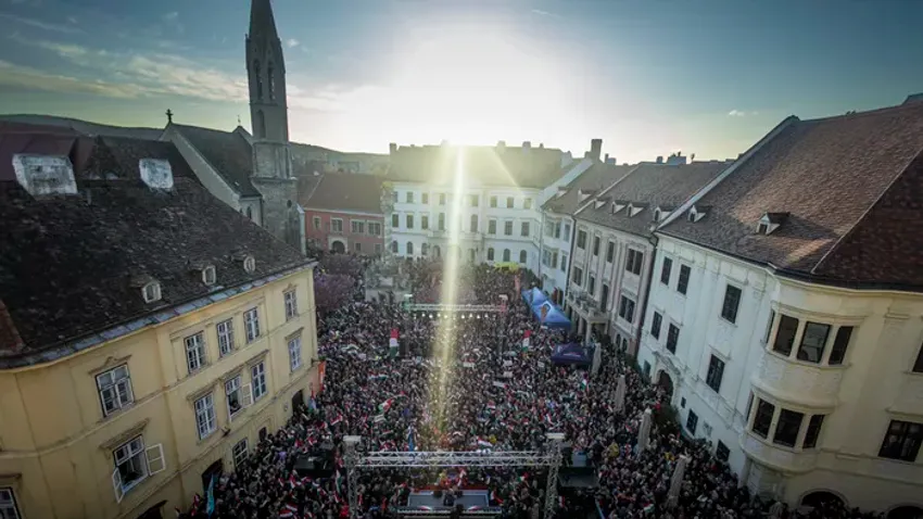 Emberáradat hömpölygött Sopron utcáin: mindenki Orbán Viktorra volt kíváncsi