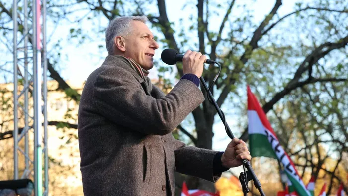 Lázár János: Magyar Péter maga a veszély