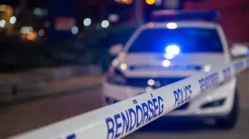 Lopott autóval száguldozott kér férfi Sopronban: csak a vasúti sín tudta megállítani őket