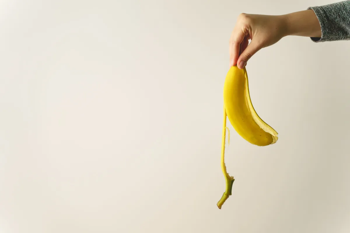 Banánhéj kézben