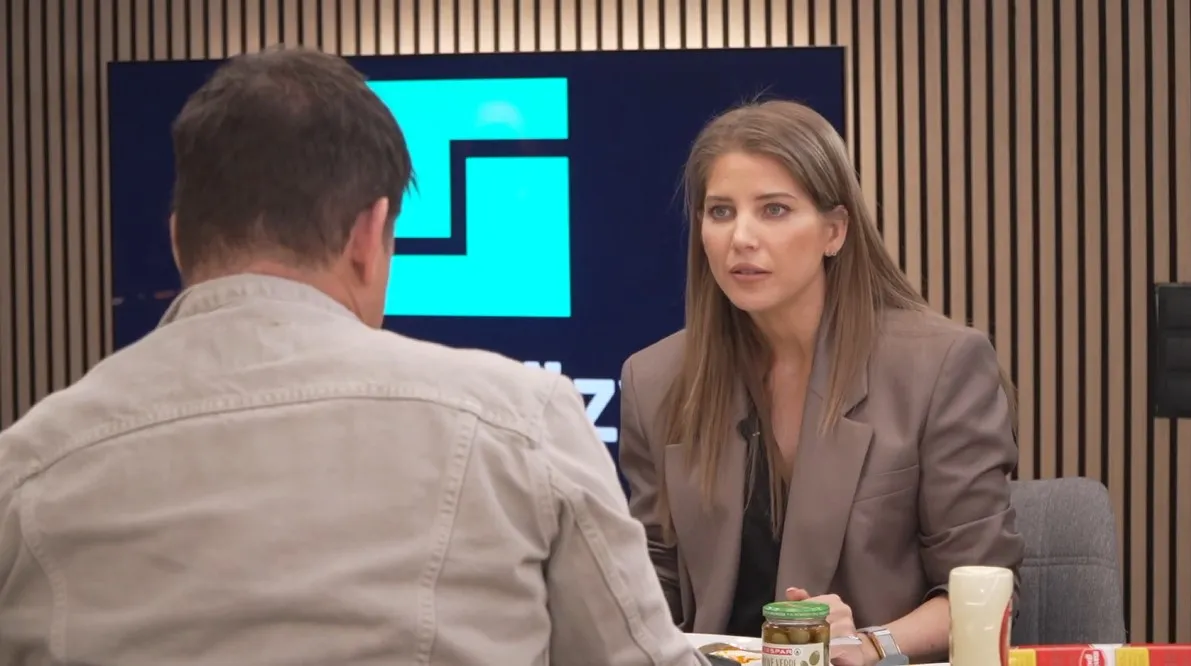 Szabó Zsófi rengeteget foglalkozik politikával. 