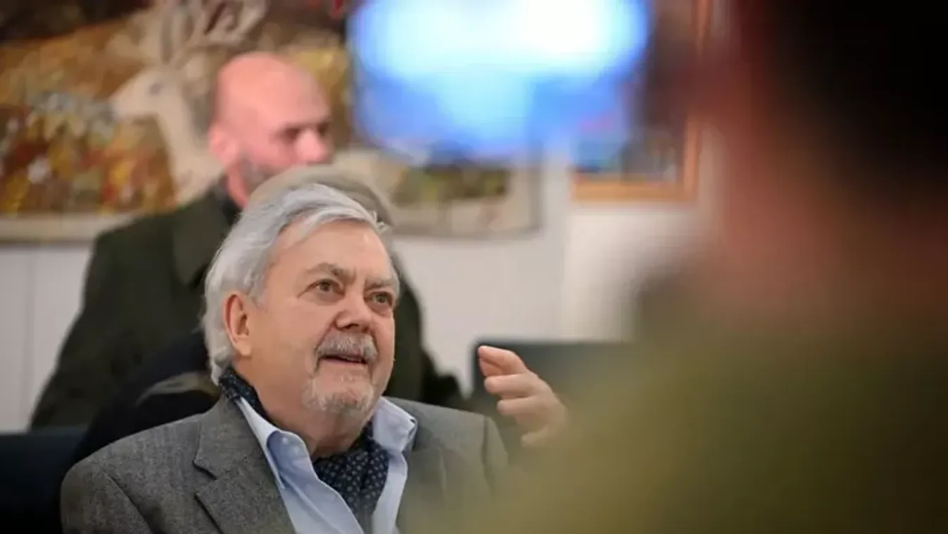 Groteszk harmóniák: Környezetvédelem és mitológia a 86 éves magyar festőóriás legújabb kötetében