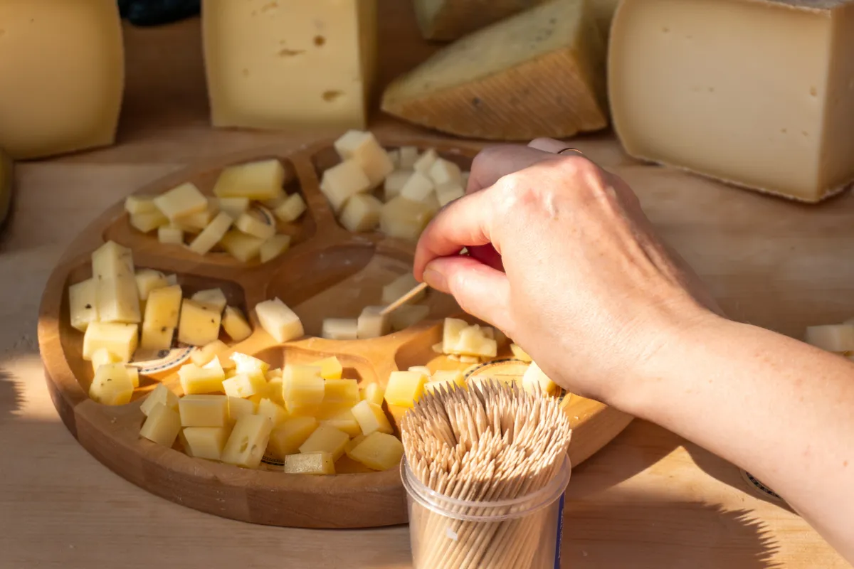 Sajttál jósláshoz.