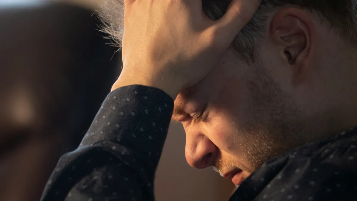 Memóriajavító módszert alkalmazó férfi