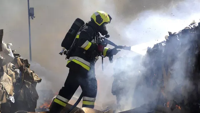 Hulladékfeldolgozó égett 5 ezer négyzetméteren