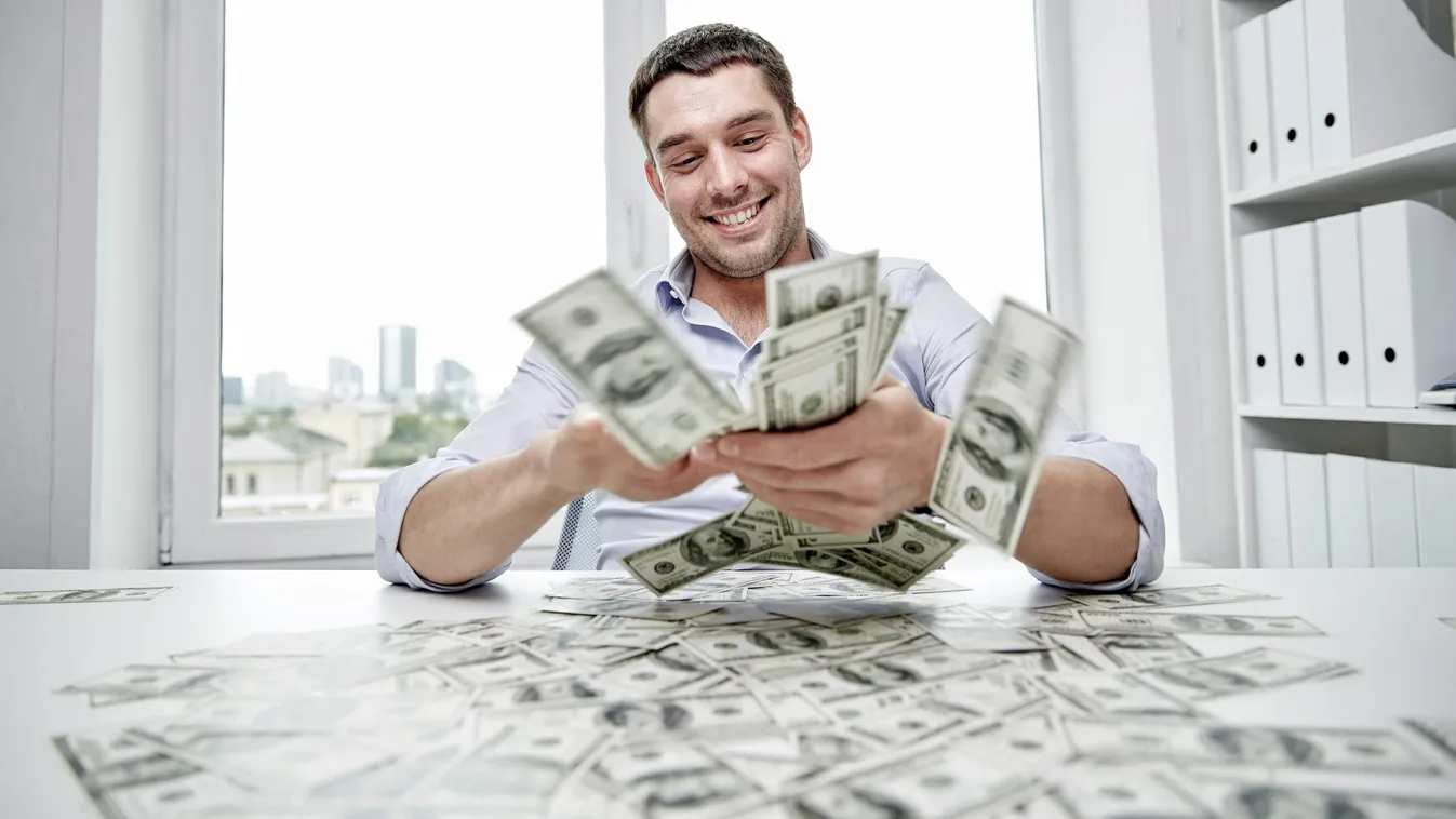 Pénzt számoló férfi a horoszkópban.