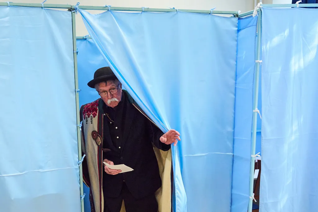 Választás 2026
Tóth József juhász, örökös pásztor leadja szavazatát
Hortobágy község