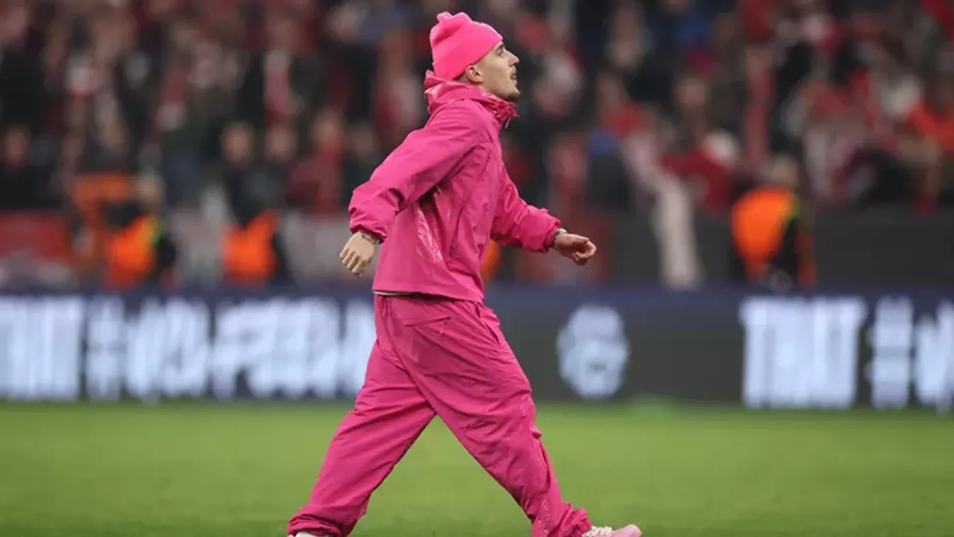 A szurkolók sem hitték el, Barbie babának öltözött a Bayern játékosa