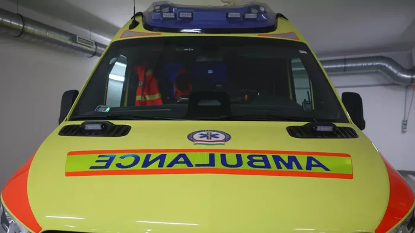 Megbénult a közlekedés: az M1-esen óriási a dugó, Budapesten mentőre is szükség volt