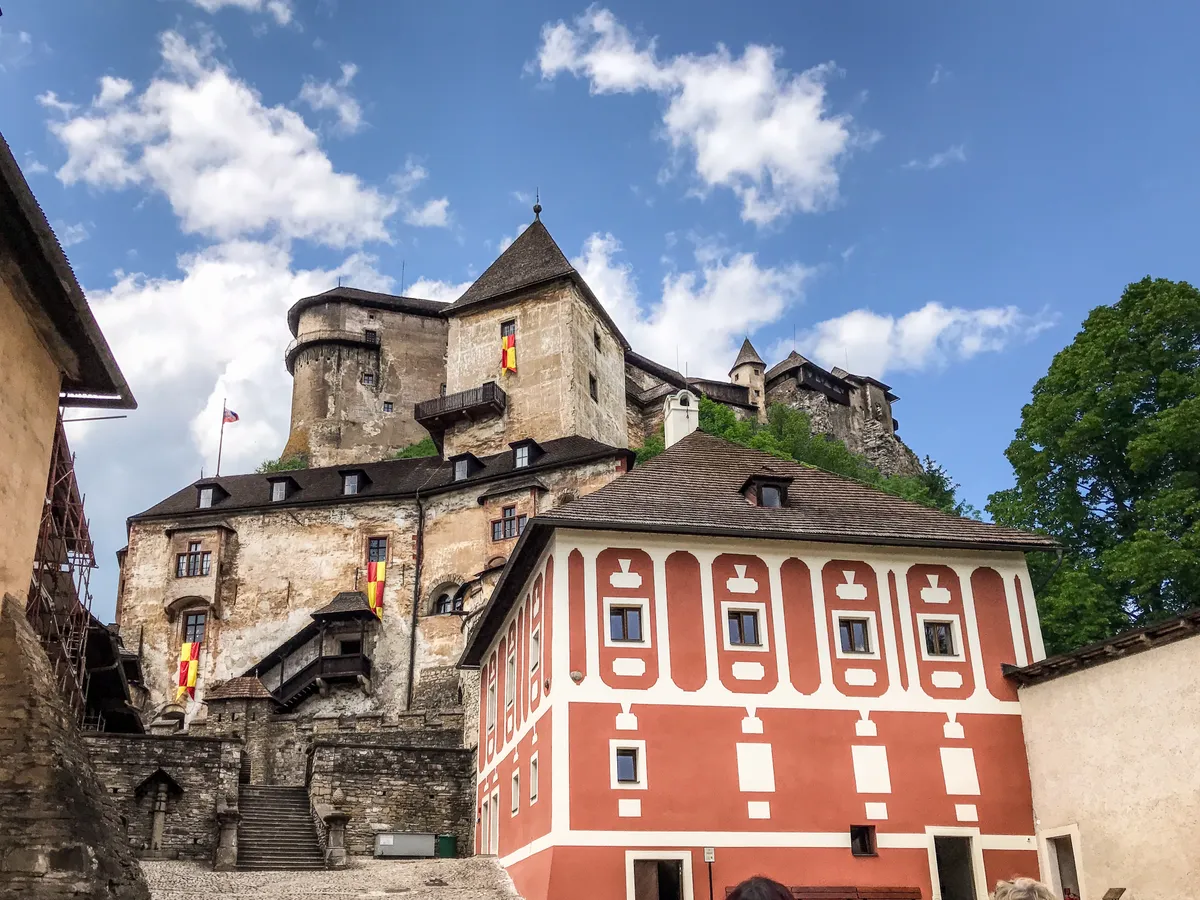 Árva várának középkori épületei.