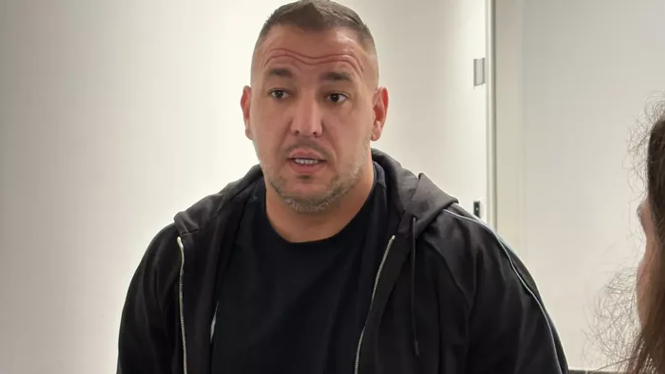 A tárgyalás végére futott be Curtis: könnyek közt nyilatkozott a rapper