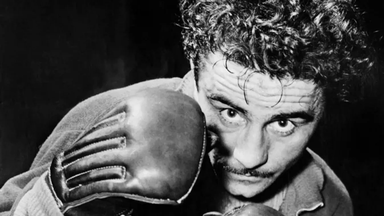 Soha nem látott fotó a bokszlegendáról - Kesztyűs kézzel bánt a halakkal Papp László